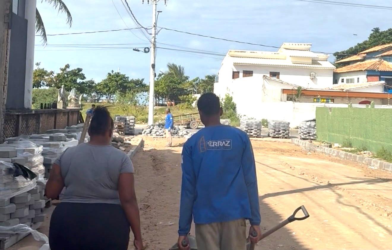 Prefeitura de Conceição da Barra, no ES, avança na pavimentação de ruas com recursos próprios