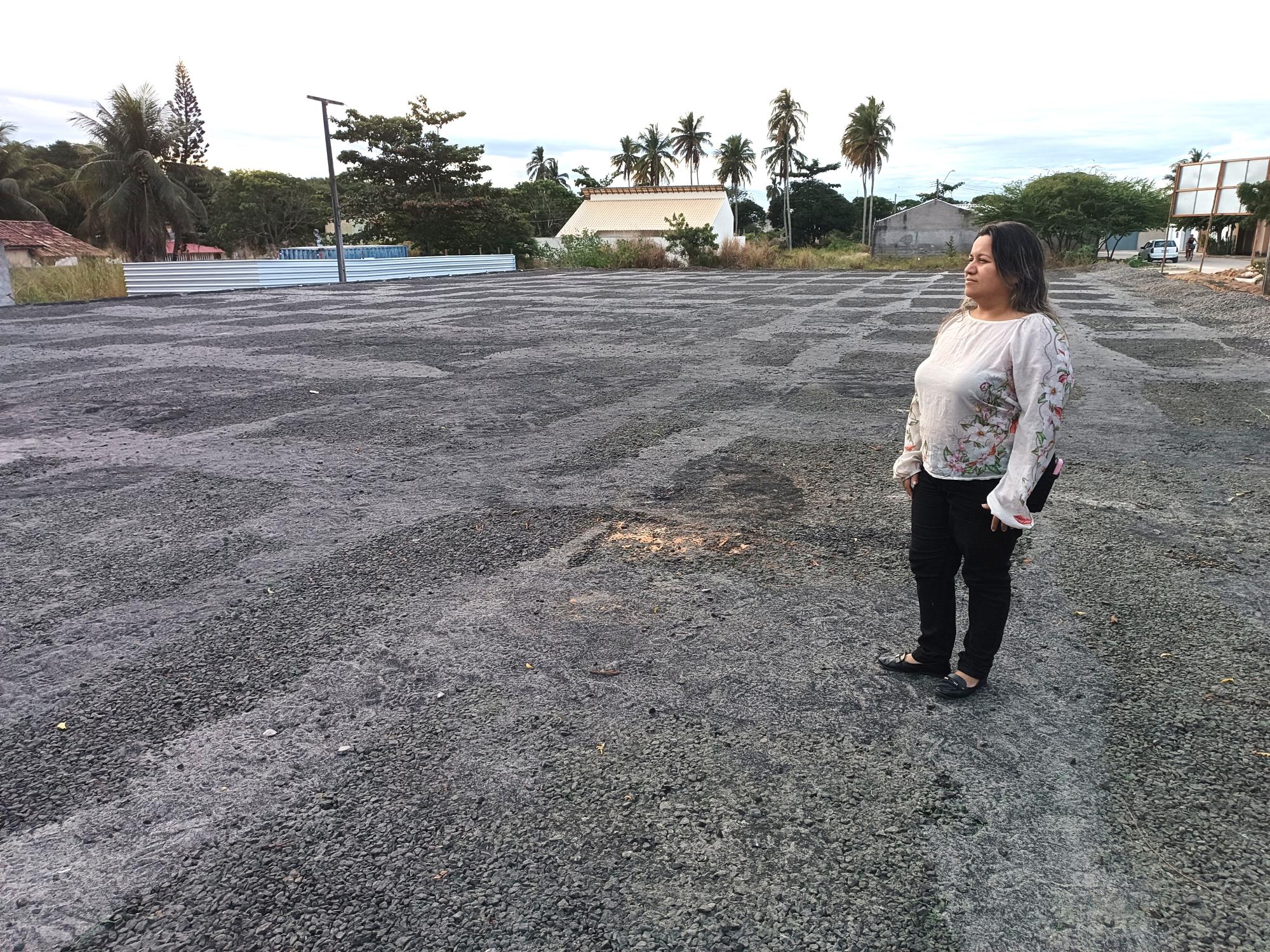 Vereadora Camila celebra início da revitalização dos campos society dos bairros Catita e Cohab I, em Conceição da Barra, ES