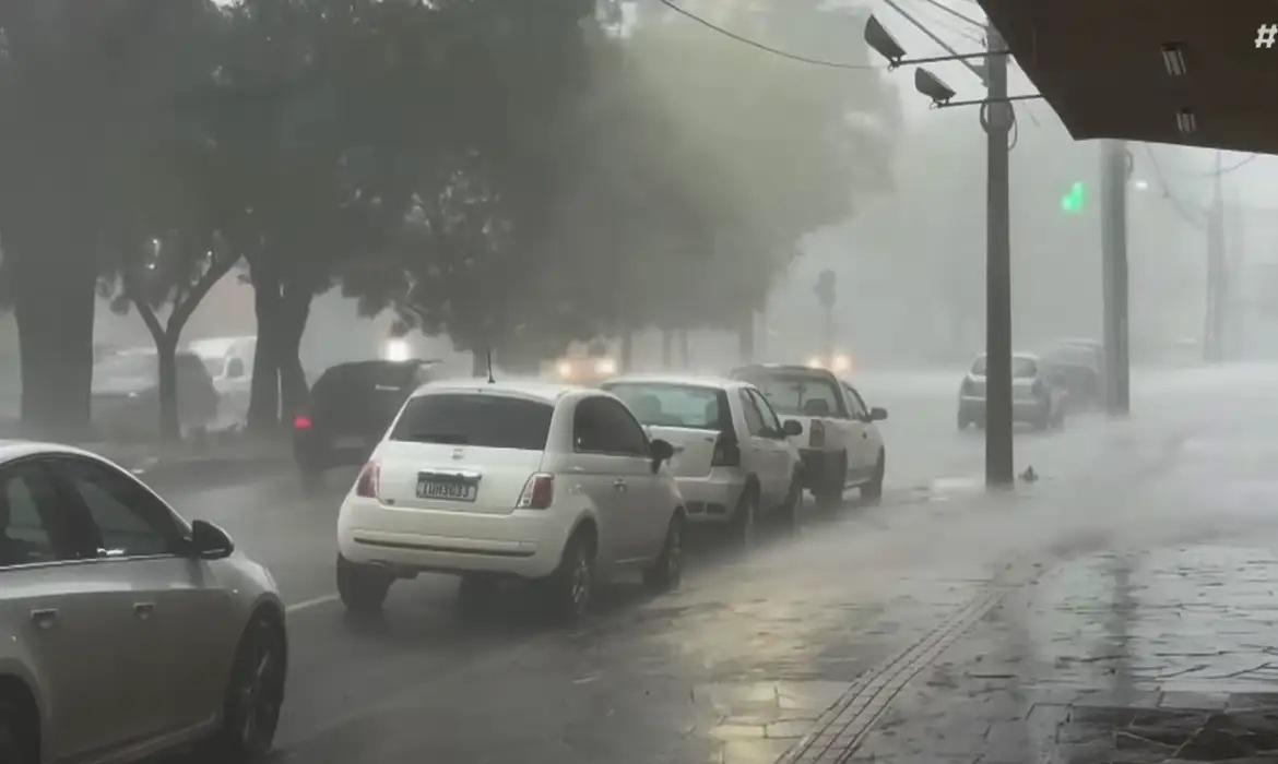 Entenda o que é o ciclone bomba que pode atingir o Sul do país