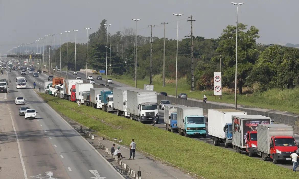 Lei garante frete mínimo no transporte de cargas
