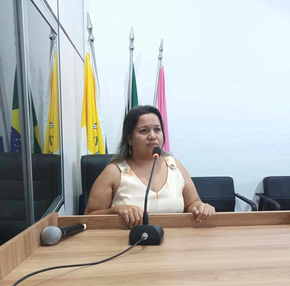 Camila reivindica a construção do Portal Turístico no trevo da BR-101 para fortalecer o turismo de Conceição da Barra, ES