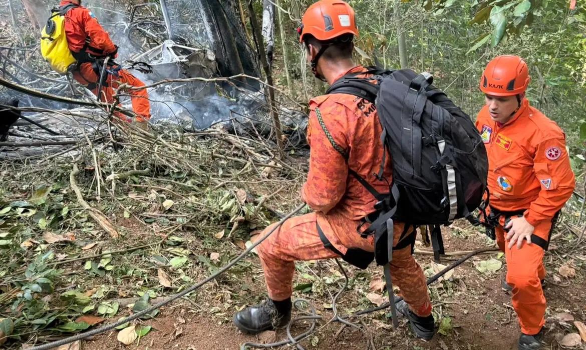 Queda de helicóptero deixa quatro pessoas mortas no Rio de Janeiro
