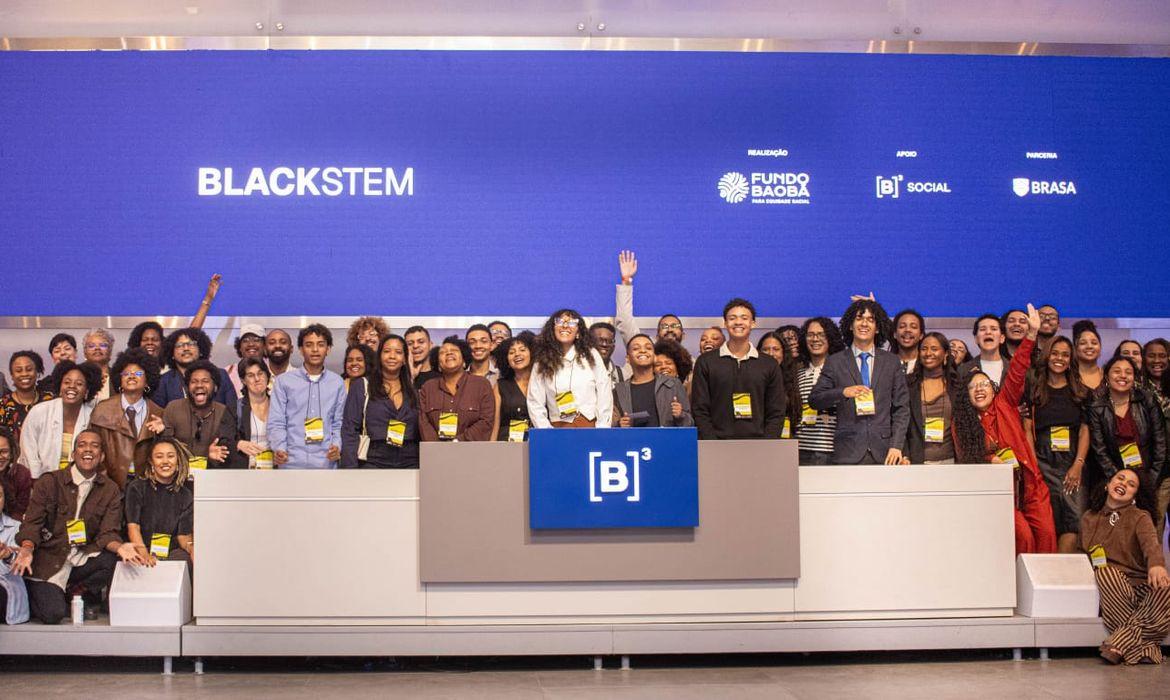 Jovens negros do Rio e da Bahia recebem bolsa para estudar no exterior