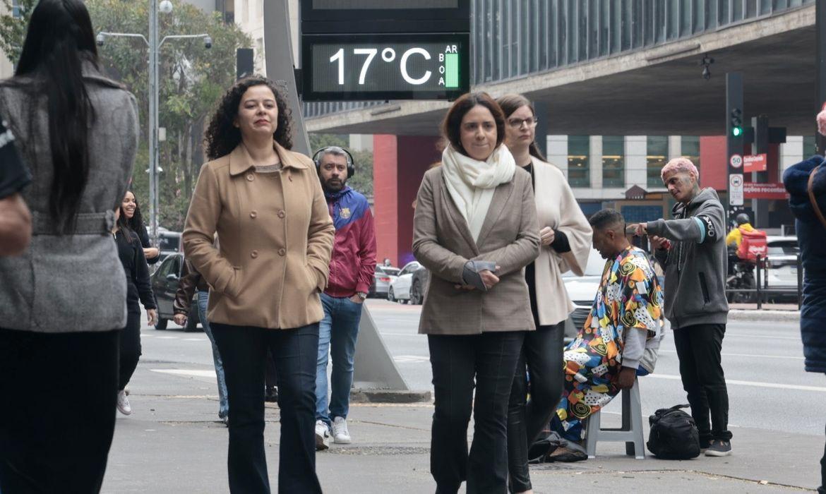 Frio e chuvas no Sul, seca e calor no Centro-Oeste confira a previsão