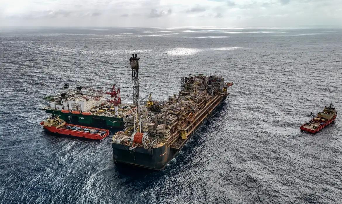 Petroleiros pedem Petrobras mais estatal e menor repasse a acionistas
