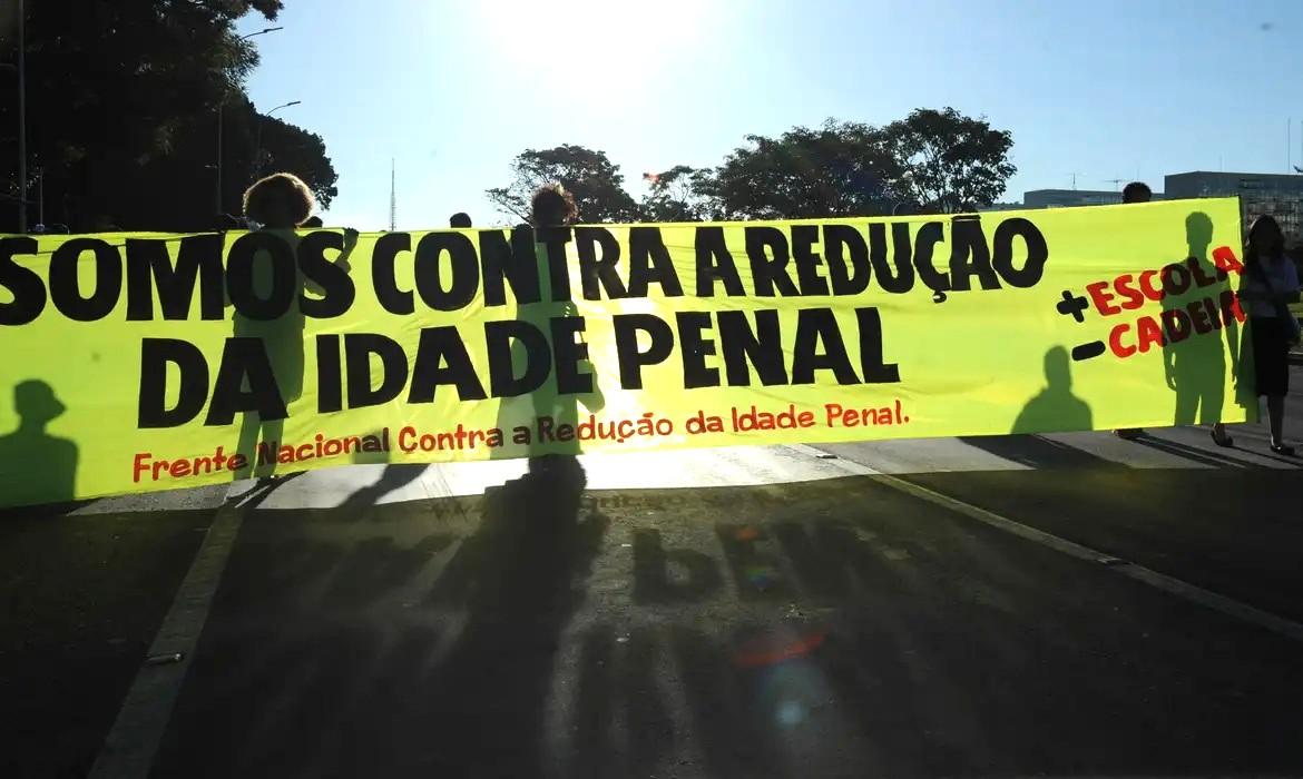 Pediatras se manifestam contrários à redução da maioridade penal
