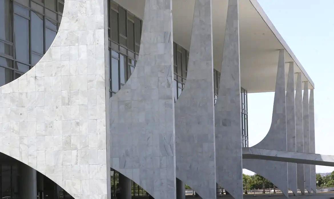 Governo abre processo de reciprocidade contra tarifas dos EUA