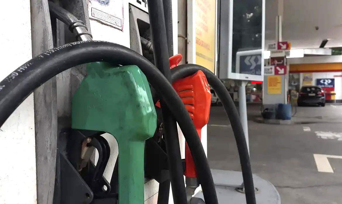 Segunda maior refinaria do país reduz preço da gasolina em 11,3%