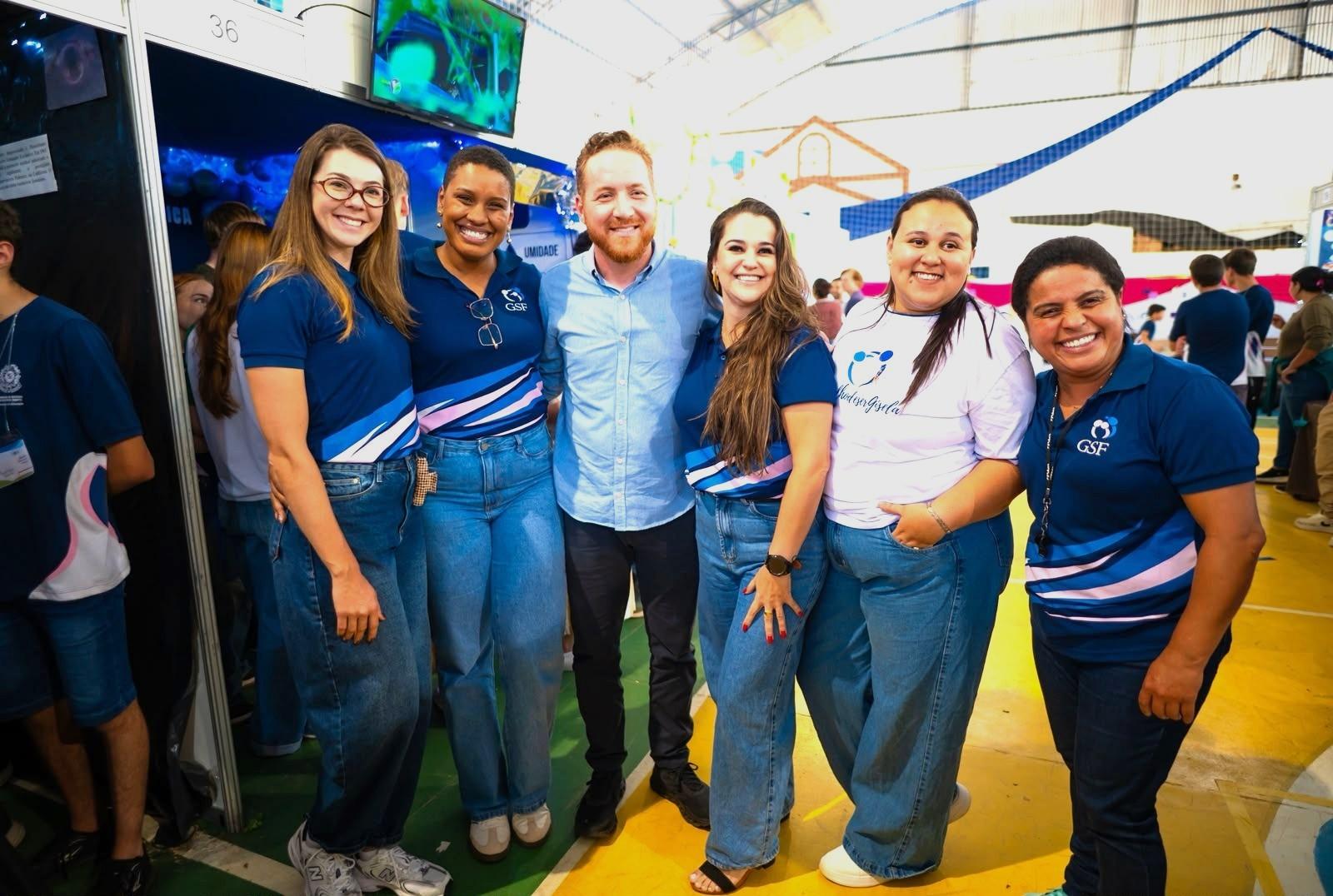 Vitor de Angelo destaca inovação e tecnologia como caminhos para fortalecer a escola pública no Espírito Santo