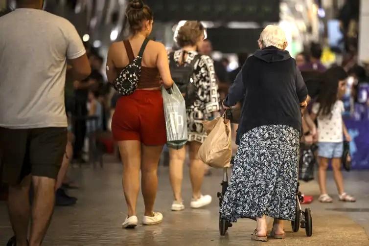Com envelhecimento da população, eleitorado jovem recua 22% em 16 anos