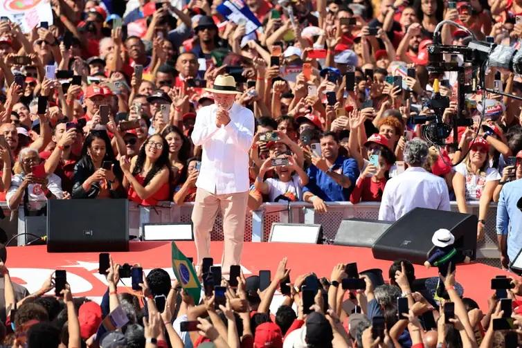 Candidatos iniciam campanha presidencial em redutos eleitorais