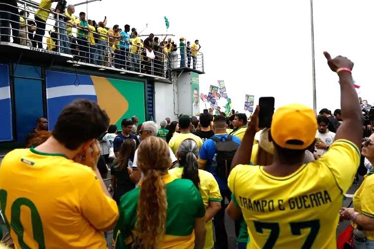Candidatos iniciam campanha presidencial em redutos eleitorais