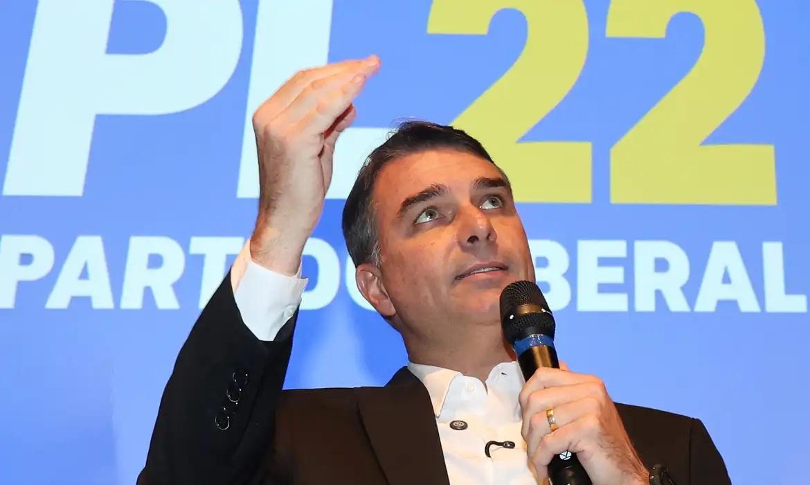 Flávio Bolsonaro, filho mais velho do ex-presidente Bolsonaro disputa a Presidência pelo PL