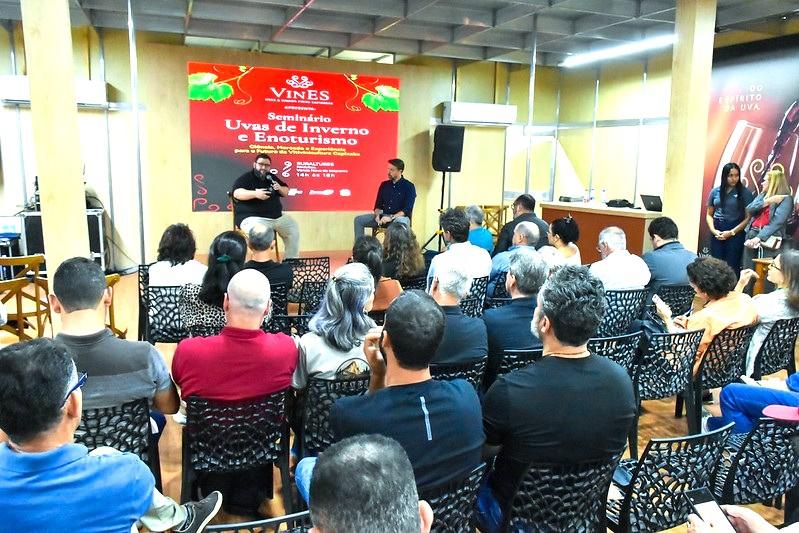 Edital seleciona produtores para projeto de cultivo de uvas de inverno no Espírito Santo