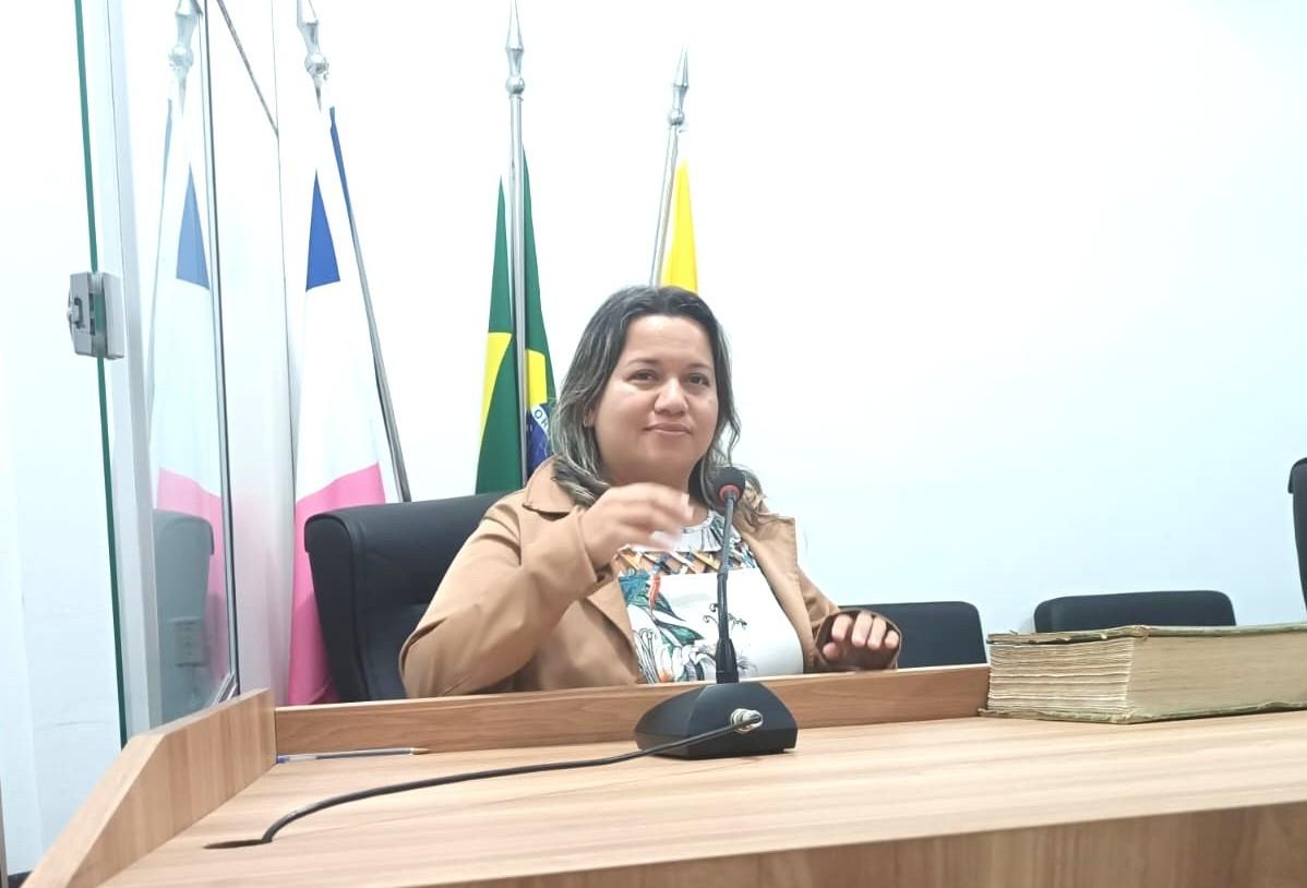 Prefeitura atende requerimento da vereadora Camila e recupera caixa de passagem e calçamento na Avenida Anízio Kock da Cunha, em Conceição da Barra, ES