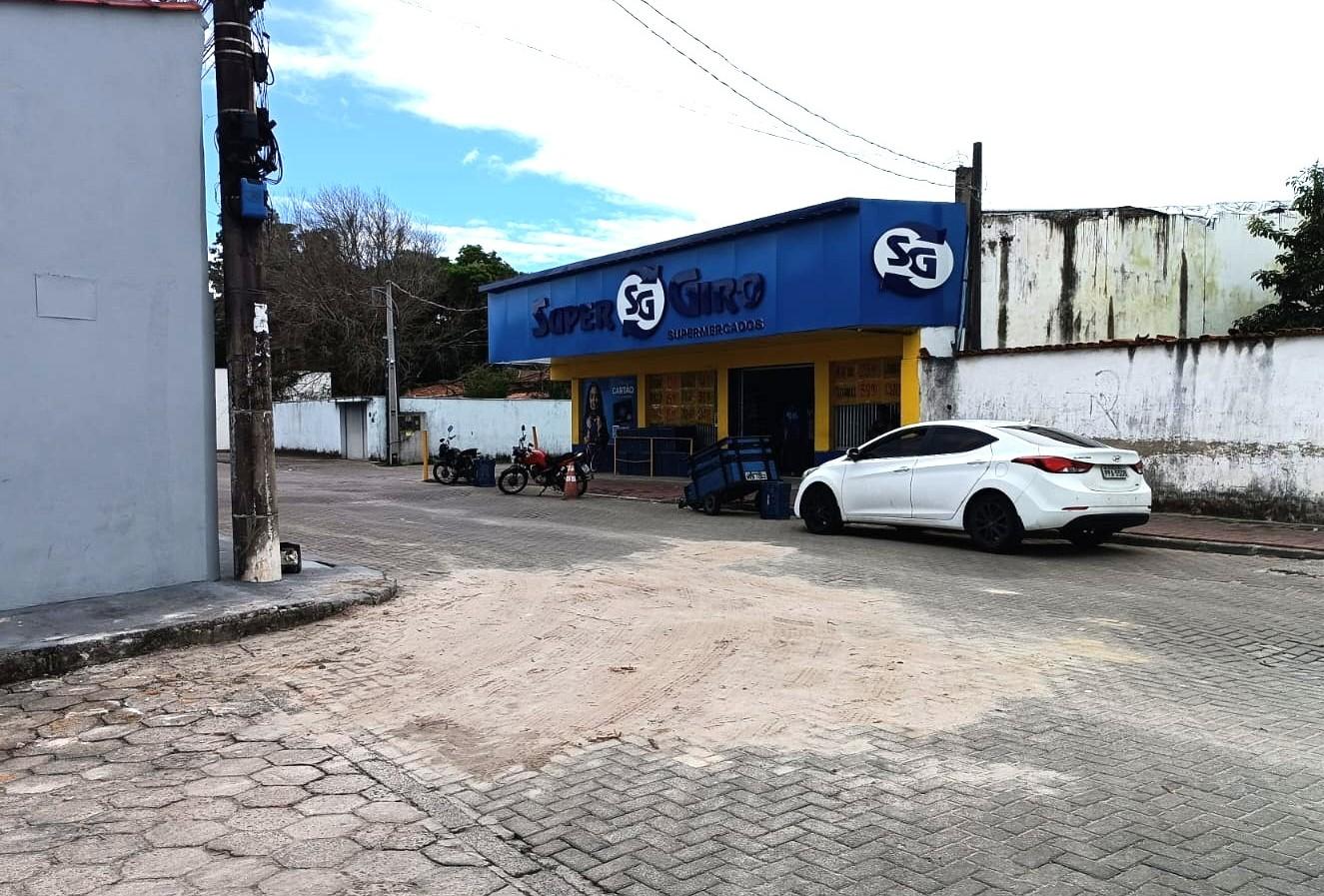 Prefeitura atende requerimento da vereadora Camila e recupera caixa de passagem e calçamento na Avenida Anízio Kock da Cunha, em Conceição da Barra, ES