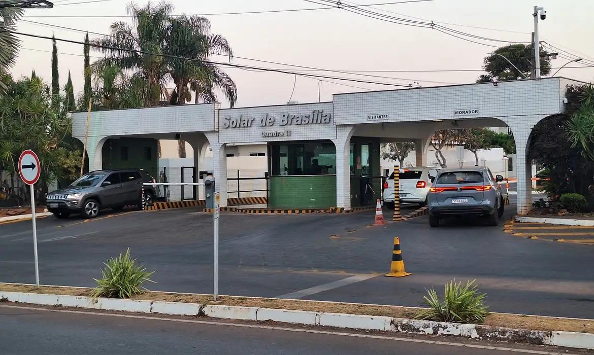 Com autorização de Moraes, Bolsonaro poderá voltar a receber visitas Com autorização de Moraes, Bolsonaro poderá voltar a receber visitas