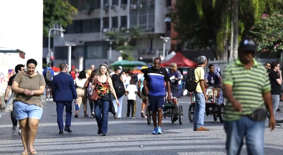 Crescimento populacional caiu para 0,37% em 2026, estima IBGE