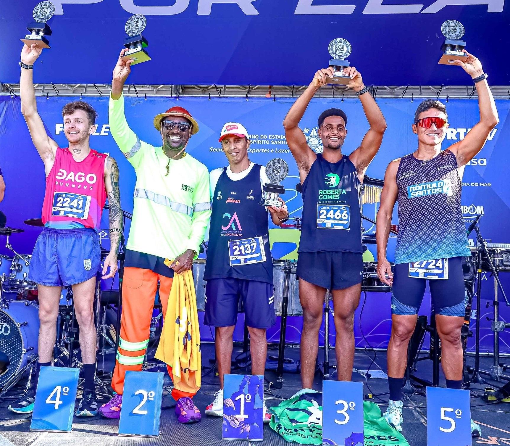 Advogada vence acidente e sob ao pódio da Maratona de Vitória, no ES