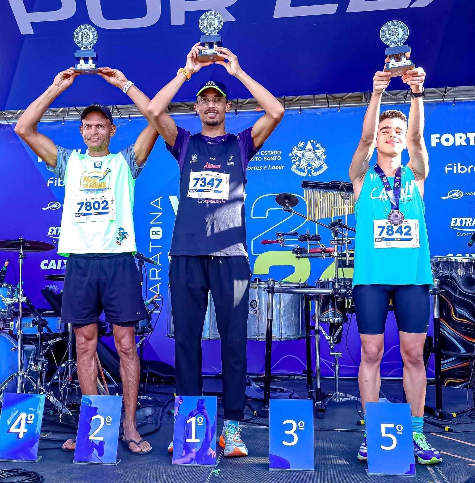 Advogada vence acidente e sob ao pódio da Maratona de Vitória, no ES