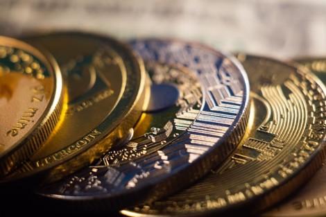 Dólar digital ganha espaço entre novos investidores, que chegam com aporte inicial até 4,5 vezes maior, aponta Mercado Bitcoin