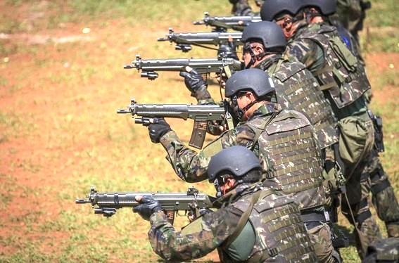 Corte recebe denúncia contra dez acusados de homofobia contra militar da Aeronáutica