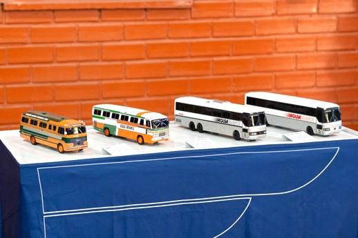 Miniaturas de ônibus recontam 80 anos da Viação Águia Branca em exposição itinerante pelo Brasil