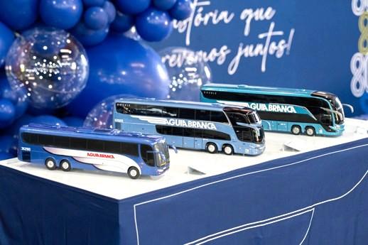 Miniaturas de ônibus recontam 80 anos da Viação Águia Branca em exposição itinerante pelo Brasil