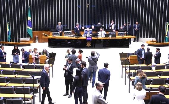 Câmara dos Deputados aprova MP que amplia programa para diminuir fila do INSS