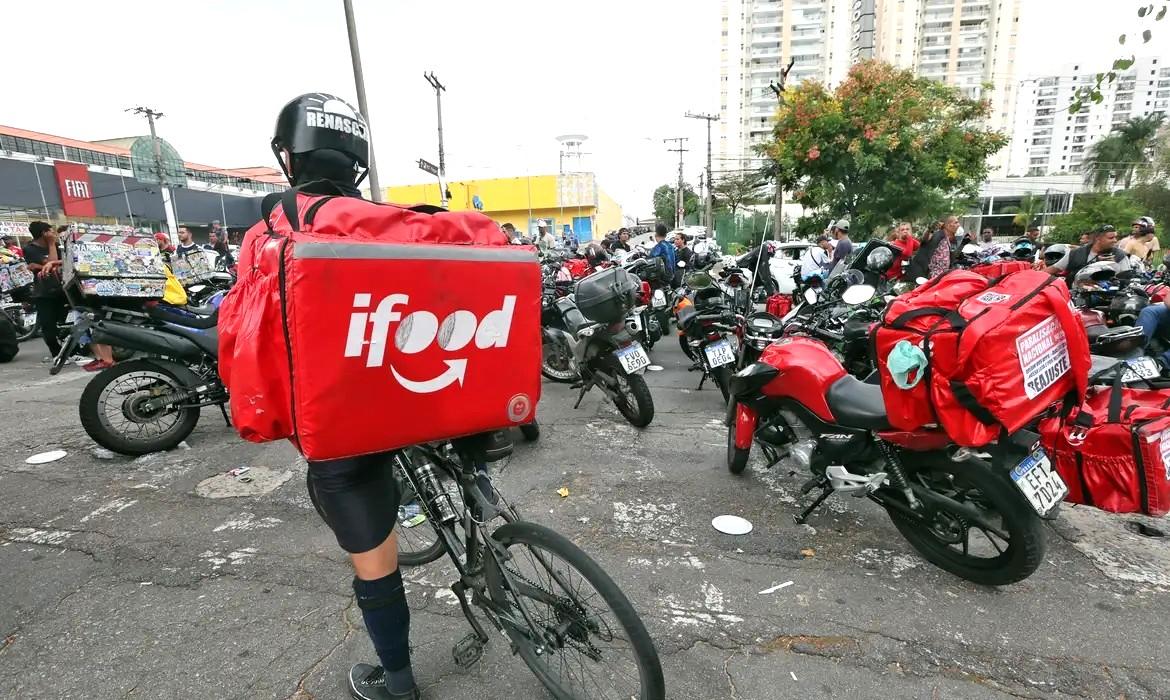 Brasil tem 2 milhões de pessoas que trabalham por meio de aplicativos