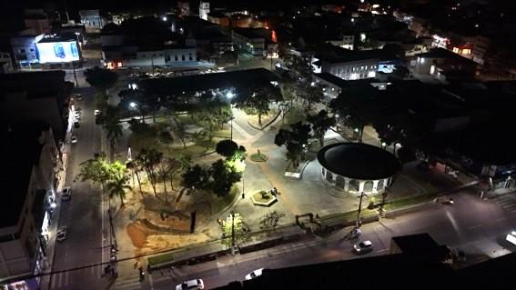 Praça Mesquita Neto ganha nova iluminação e mais segurança para a população de São Mateus, no ES
