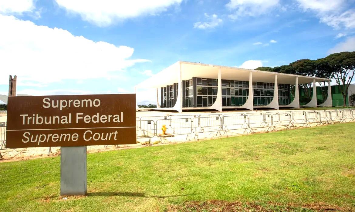 Ex-ministros do STF pedem apuração rigorosa da “mais aguda crise”