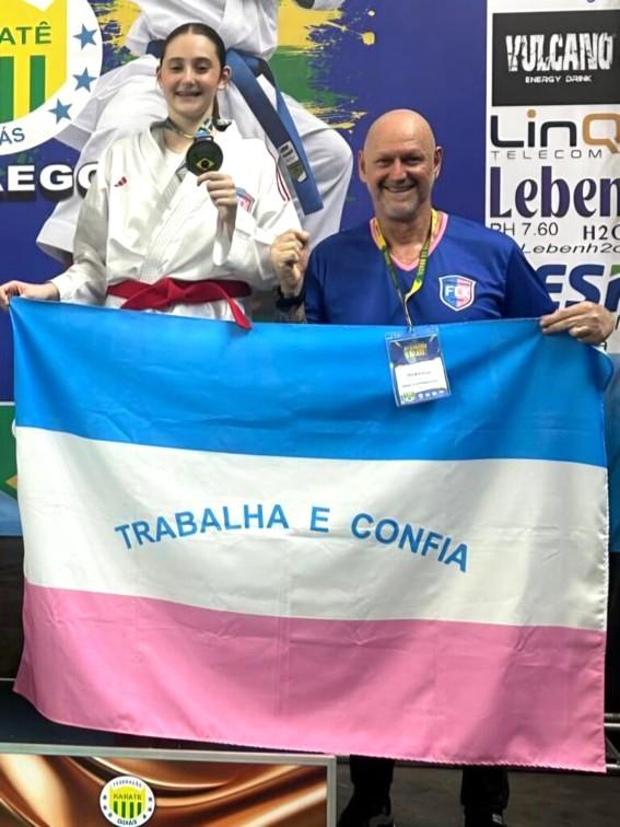 Atleta de Linhares, no ES, conquista duas medalhas e garante vaga na final do Brasileiro de Karatê