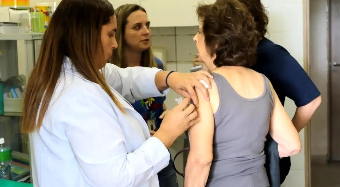 SUS amplia cobertura da vacina Pneumo 20 para maiores de 85 anos