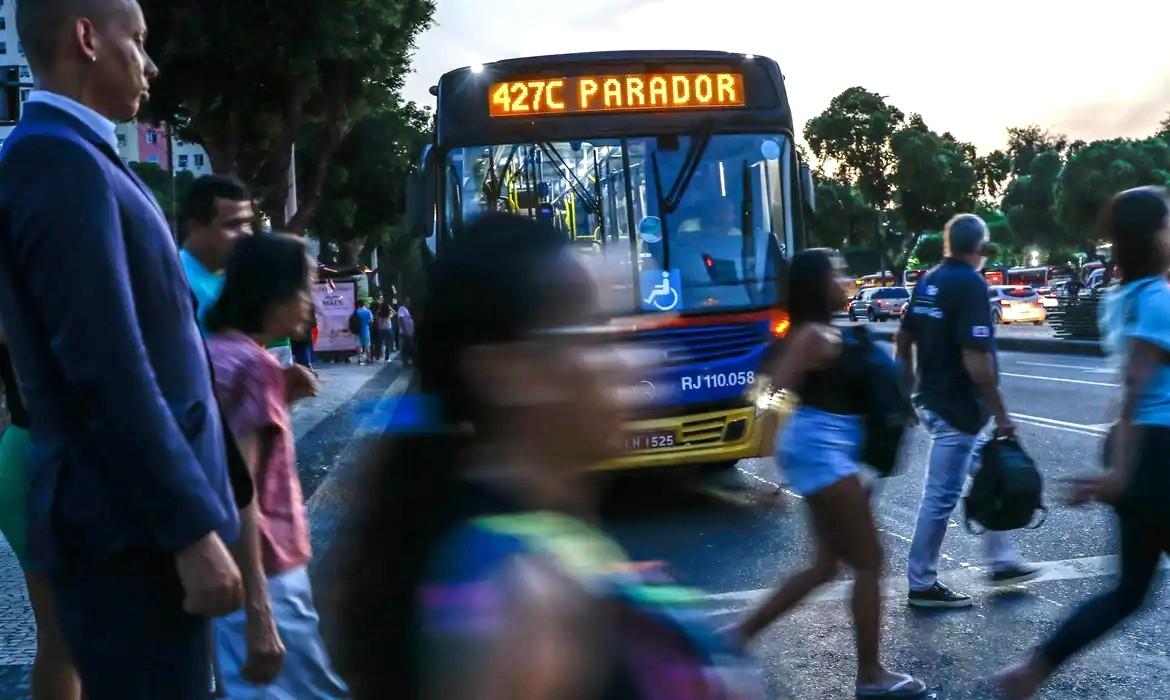 Pesquisa aponta que solidão e exaustão ampliam abstenção nas urnas