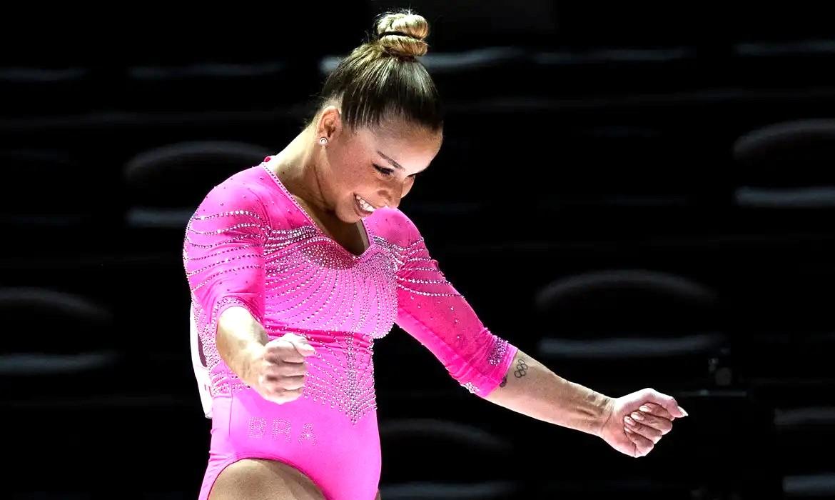 Flávia Saraiva é ouro nas assimétricas da Copa do Mundo de ginástica
