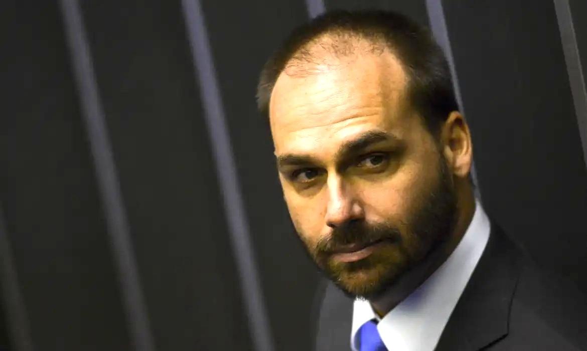 Ministério da Justiça demite Eduardo Bolsonaro por abandono de cargo