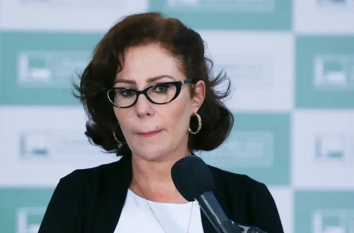Zambelli pede ao STF salvo-conduto para vir ao Brasil votar na mãe