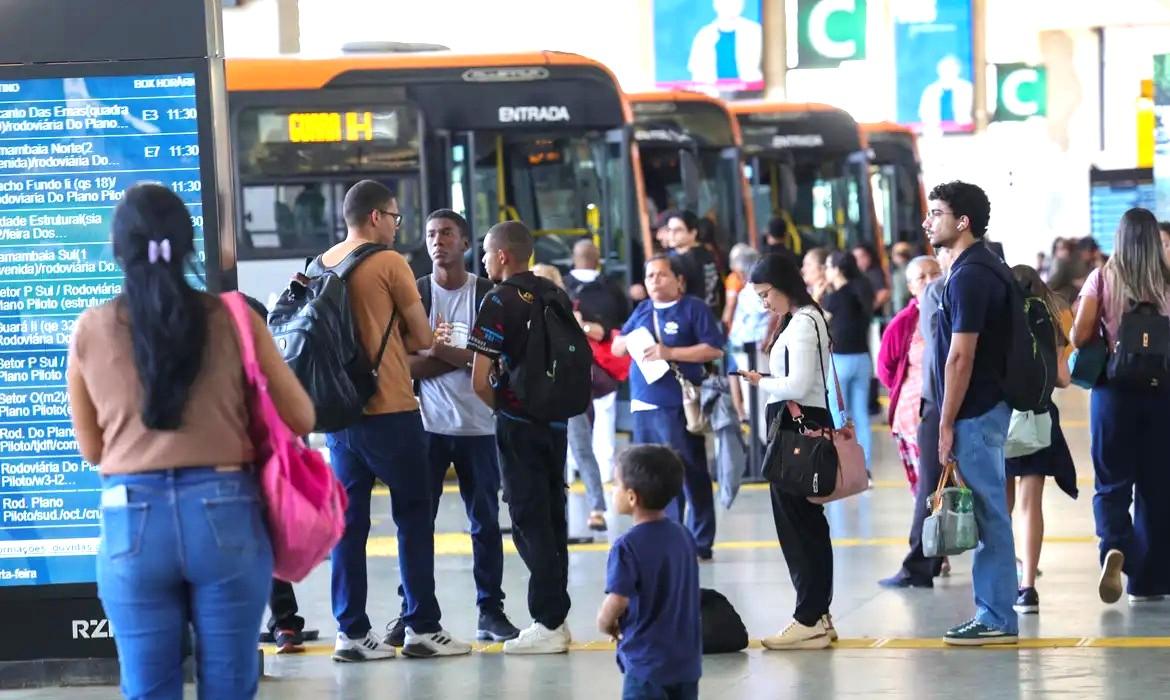 Transporte e insegurança fazem 40% das mulheres desistirem de emprego