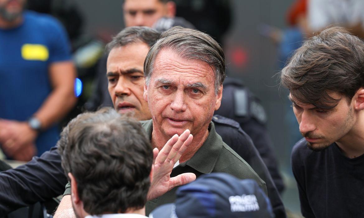 Defesa de Bolsonaro desiste de suspensão da pena