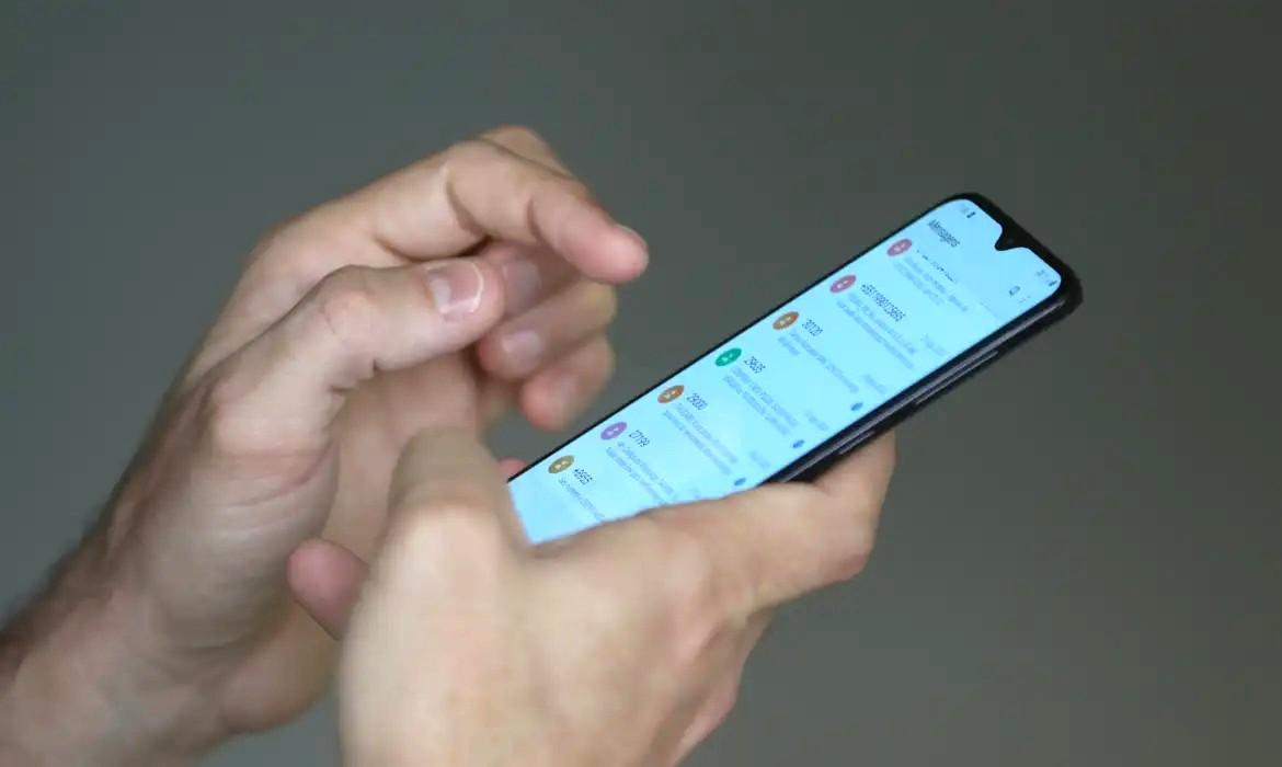 Internet grátis pode derrubar rede móvel na eleição, diz Anatel ao STF