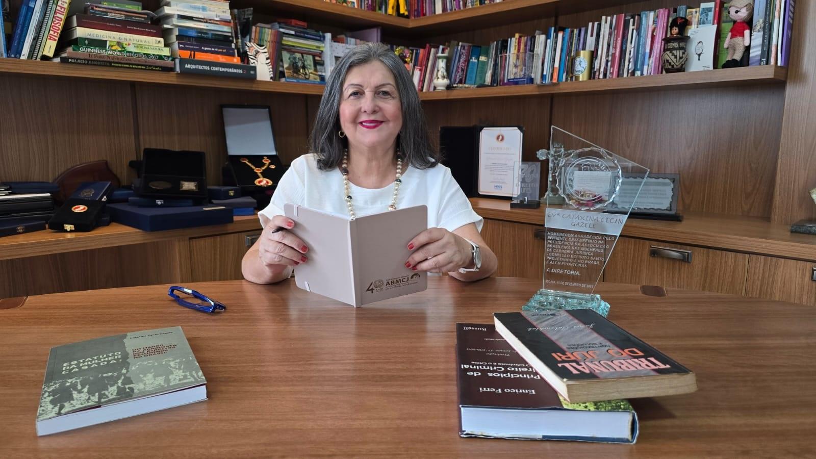 Ex-Procuradora-Geral de Justiça Catarina Cecin Gazele lança série no Instagram sobre a história do voto feminino no brasil