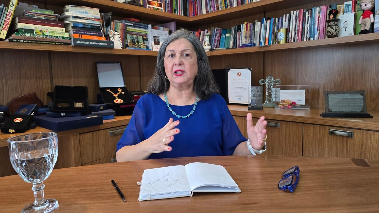 Ex-Procuradora-Geral de Justiça Catarina Cecin Gazele lança série no Instagram sobre a história do voto feminino no brasil