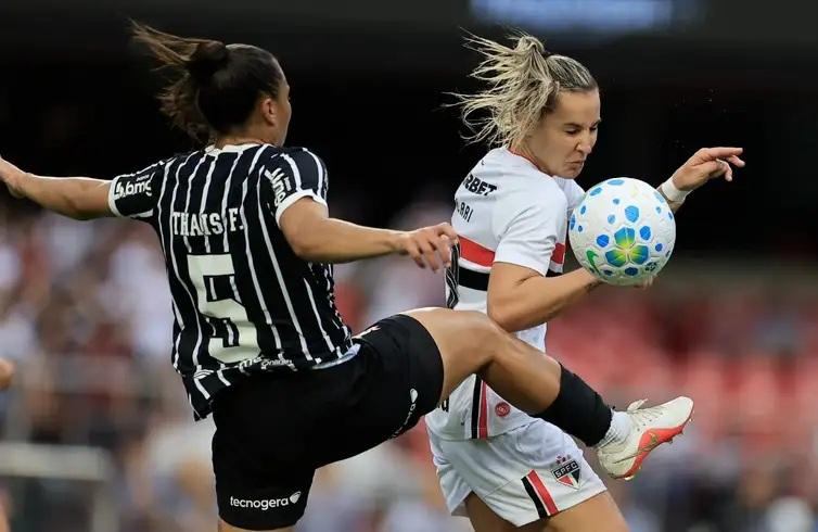 São Paulo segura Corinthians e é campeão brasileiro pela 1ª vez