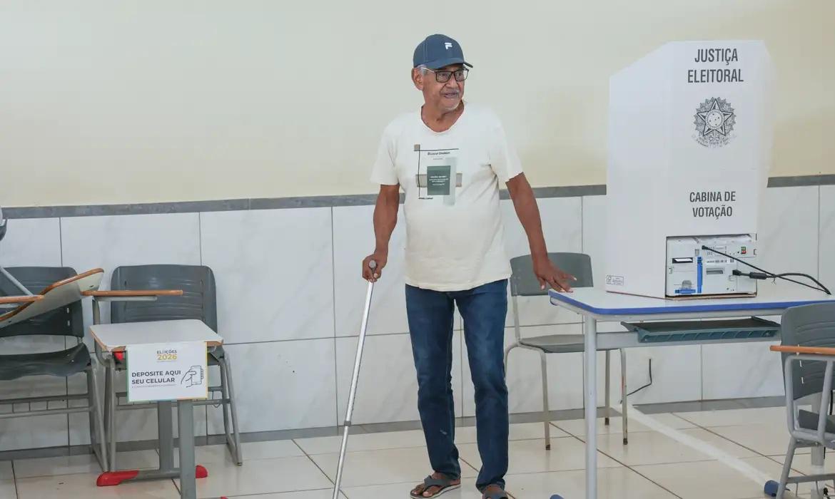 Idosos superam dificuldades e ressaltam importância do voto