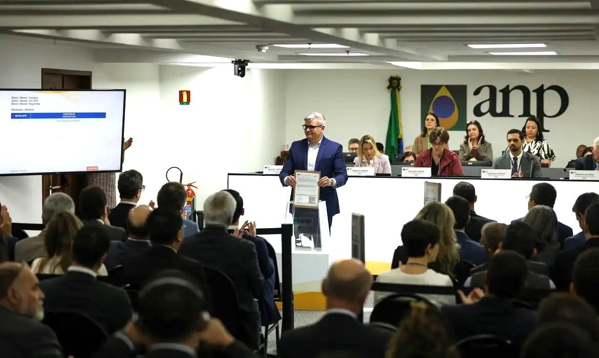Maior leilão do pré-sal termina com sete dos 13 blocos arrematados