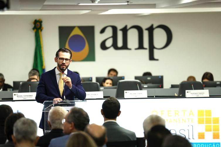 Maior leilão do pré-sal termina com sete dos 13 blocos arrematados
