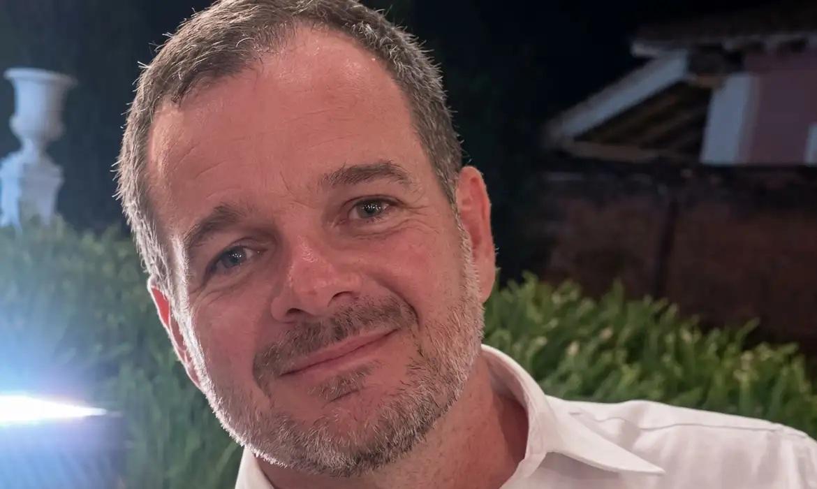 Corpo de juiz é encontrado carbonizado dentro de veículo em chamas