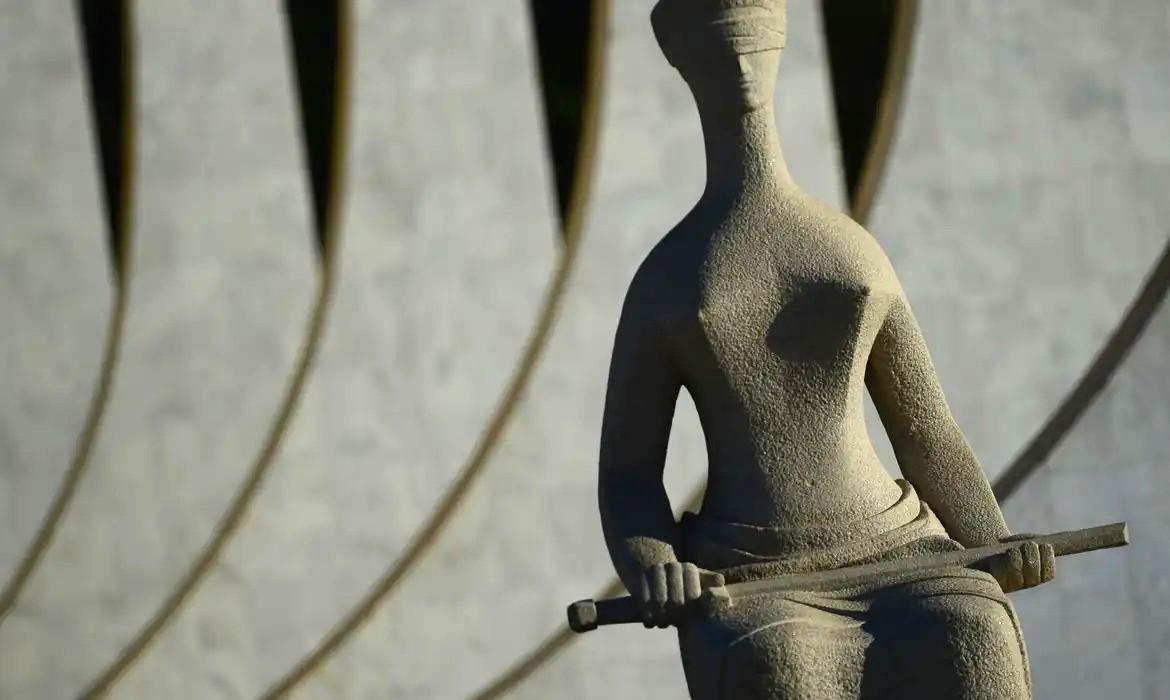 Homem é retirado do STF após tentar entrar dizendo ser “imperador”