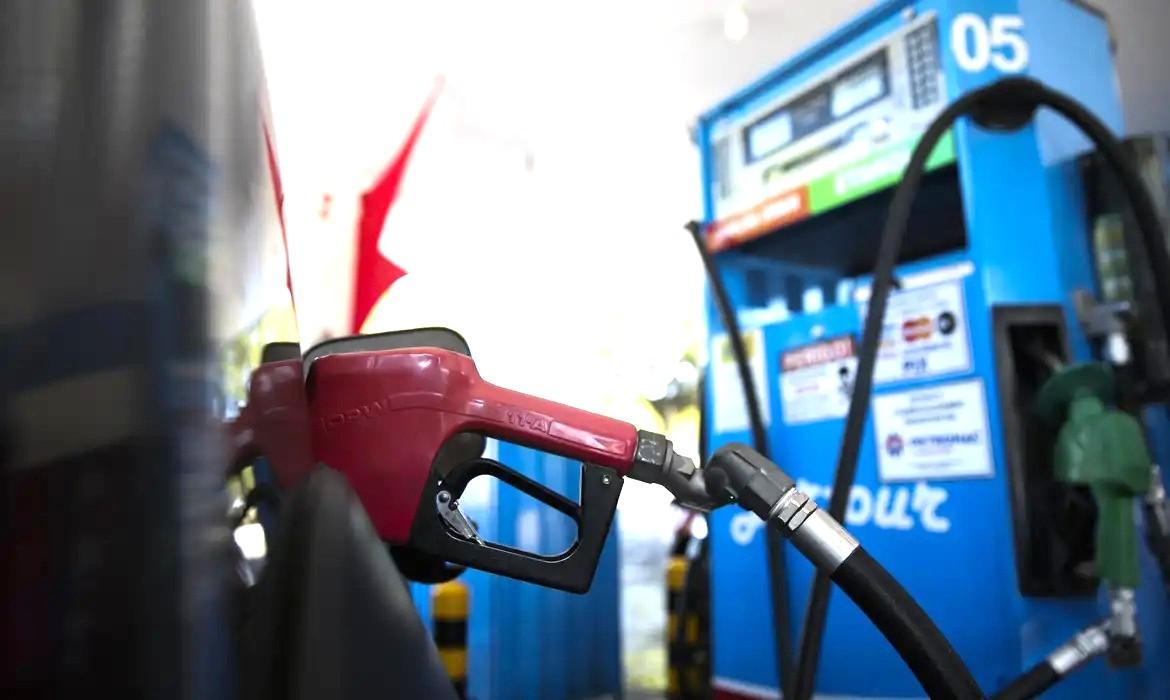 Tributos da gasolina são zerados e subsídios a combustíveis, ampliados